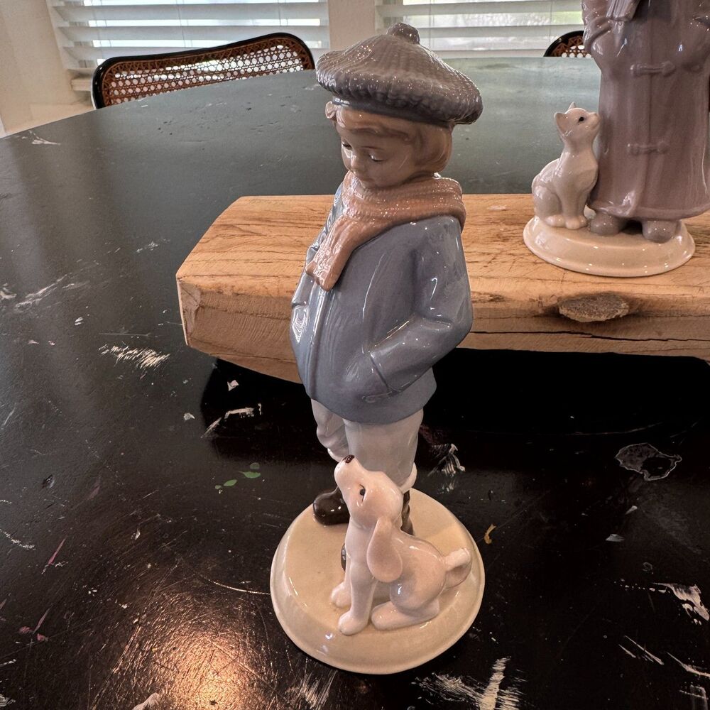 Set of Vintage Porcelain Pet Figurines - Girl with Cat & Boy with Dog - Picture 7 of 8